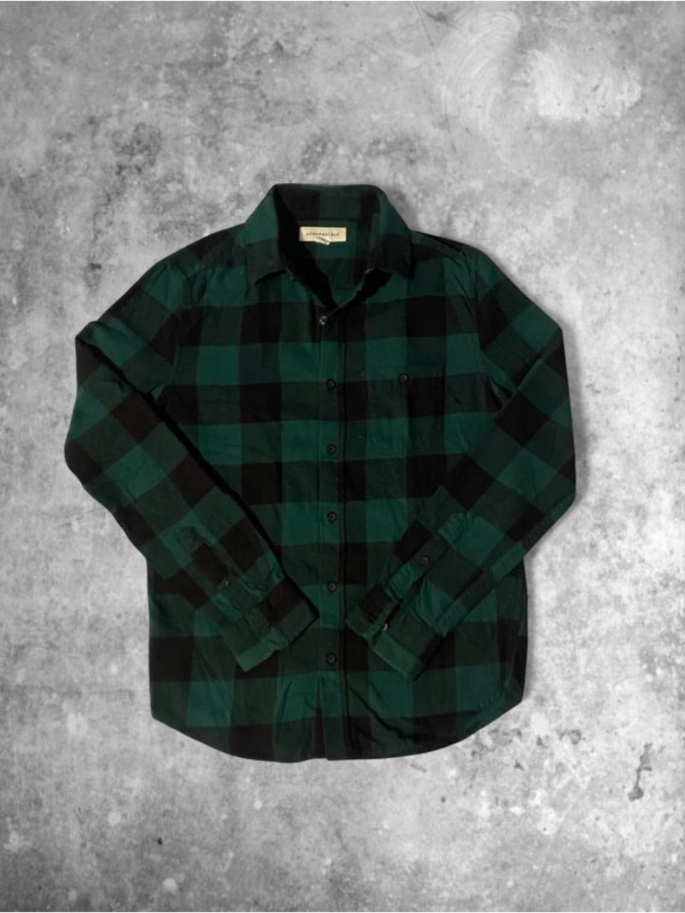 Men's Aeropostale Green and Black Plaid Button-Up Shirt